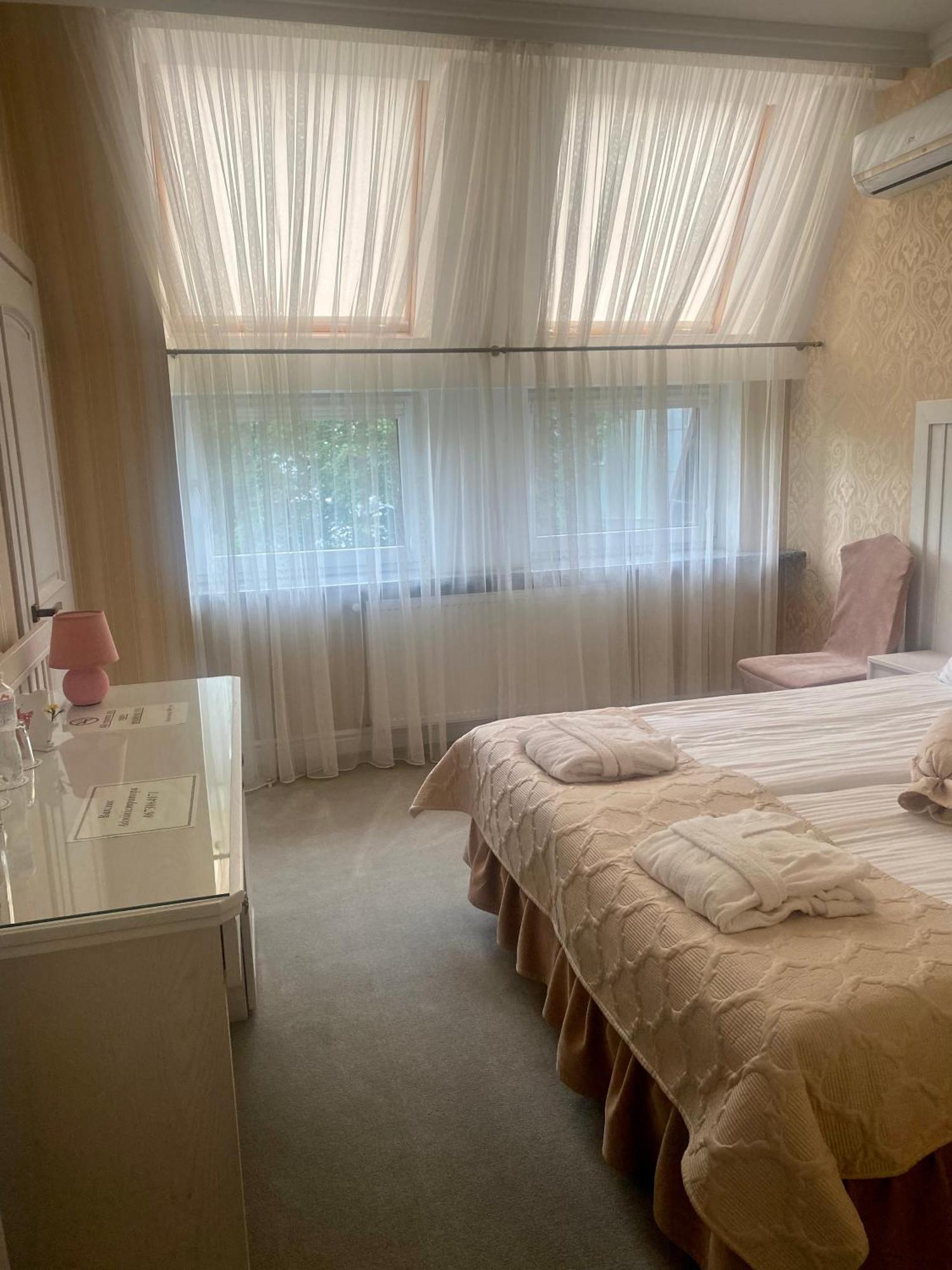 Boutique Hotel Deluxe Kamianets-Podilskyi Ngoại thất bức ảnh
