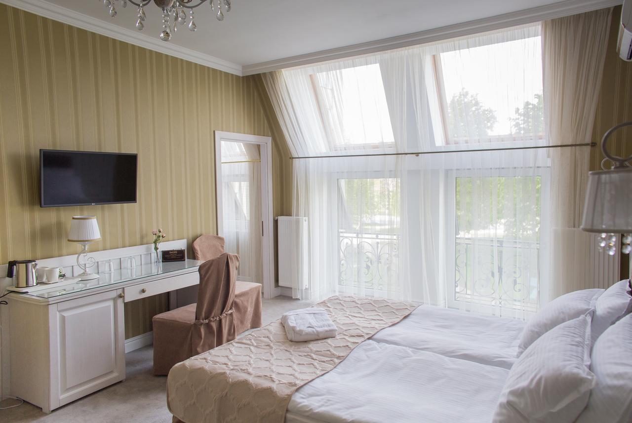 Boutique Hotel Deluxe Kamianets-Podilskyi Ngoại thất bức ảnh
