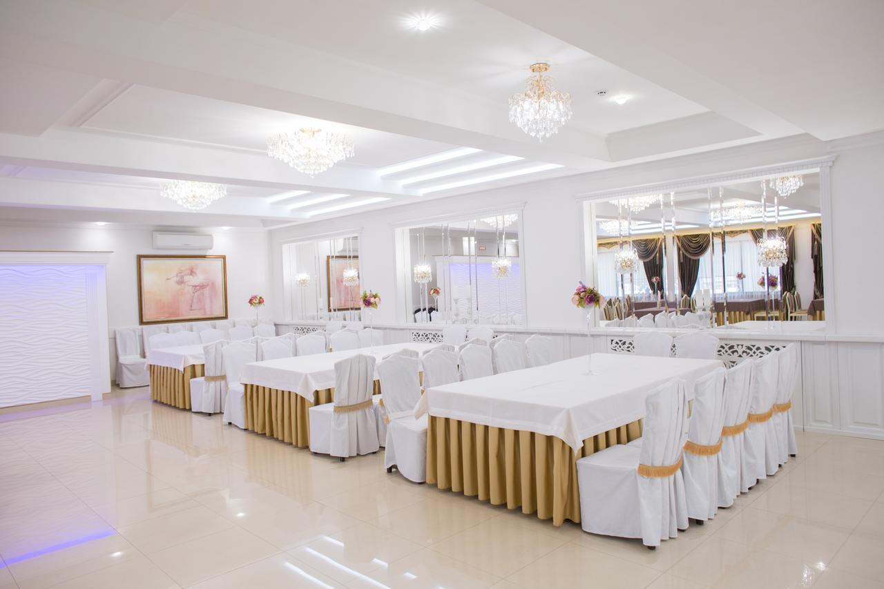Boutique Hotel Deluxe Kamianets-Podilskyi Ngoại thất bức ảnh