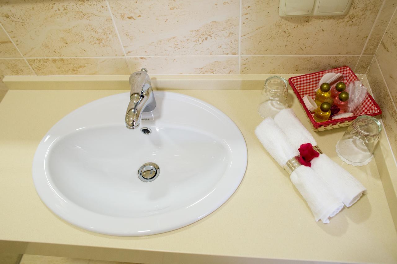 Boutique Hotel Deluxe Kamianets-Podilskyi Ngoại thất bức ảnh
