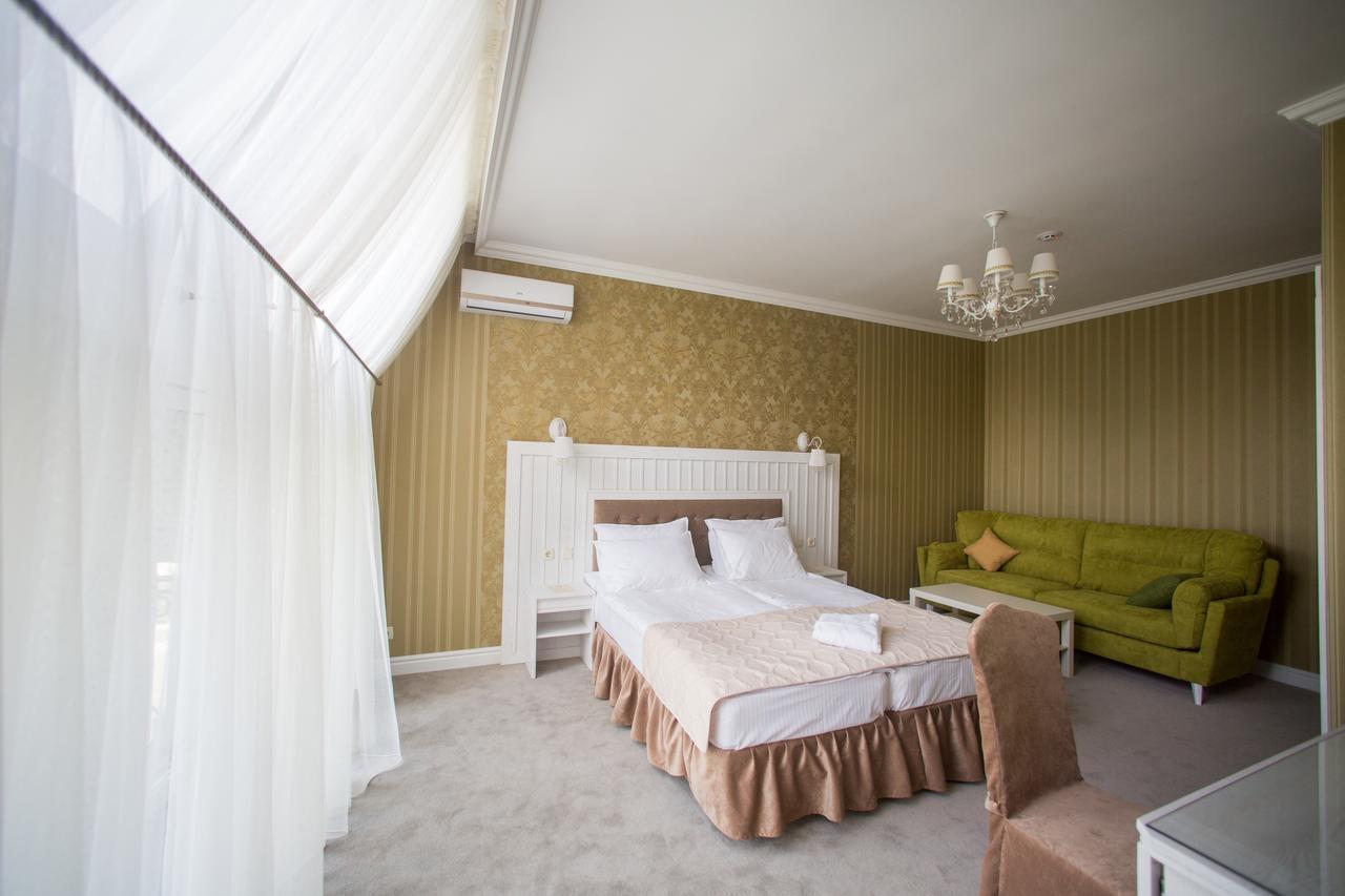 Boutique Hotel Deluxe Kamianets-Podilskyi Ngoại thất bức ảnh